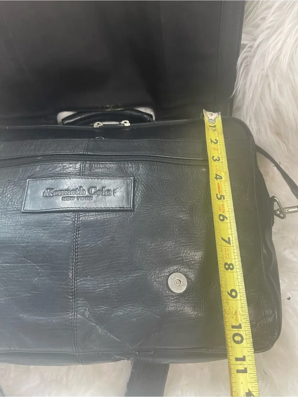 Kenneth Cole Black Leather large briefcase with padded shoulder strap .